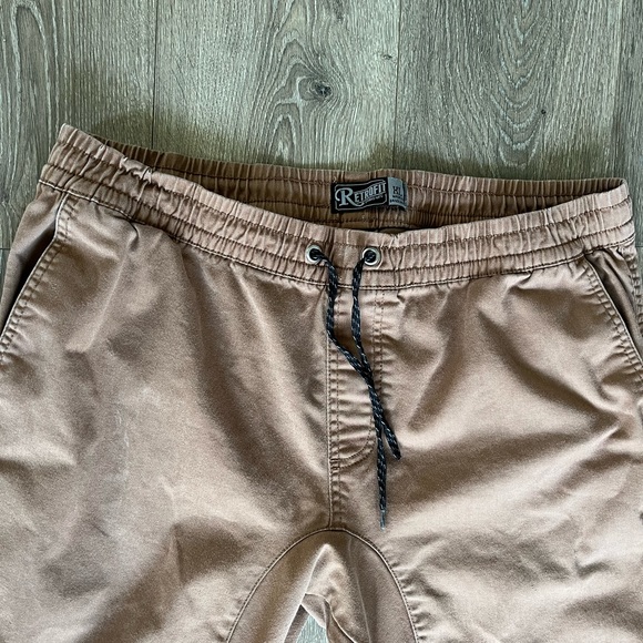 Retrofit Men’s Cargo Joggers - Picture 5 of 8